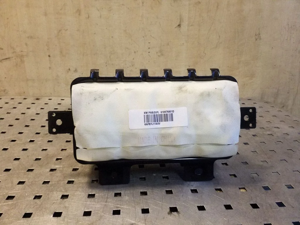 Passenger airbag – KIA Sorento (2010-2014)
