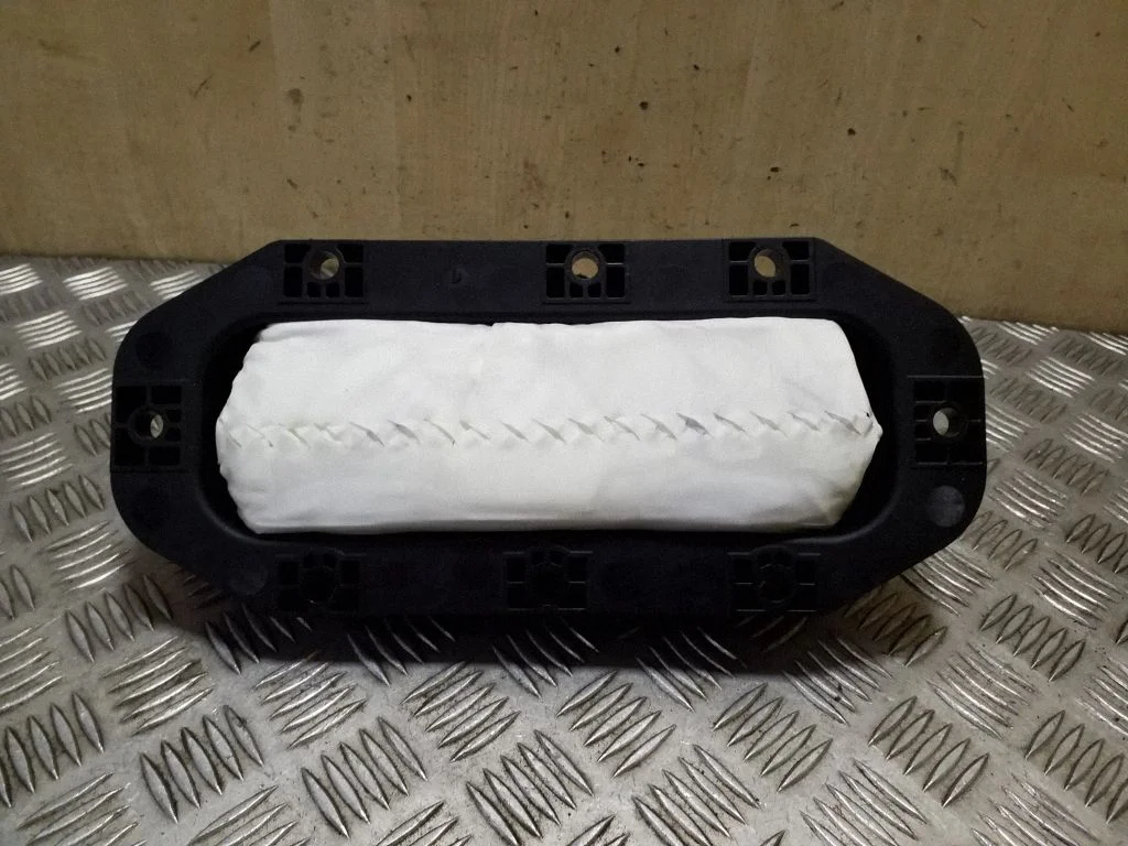 Passenger airbag CPLA044A74BC