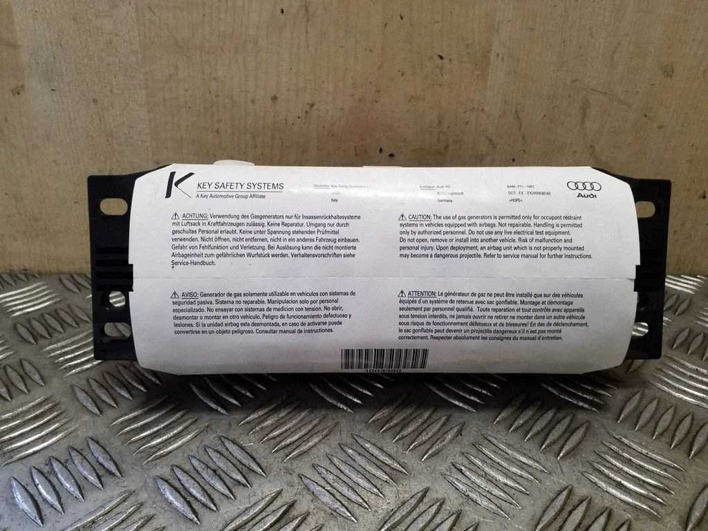 Kõrvalistuja turvapadi 4L0880204D