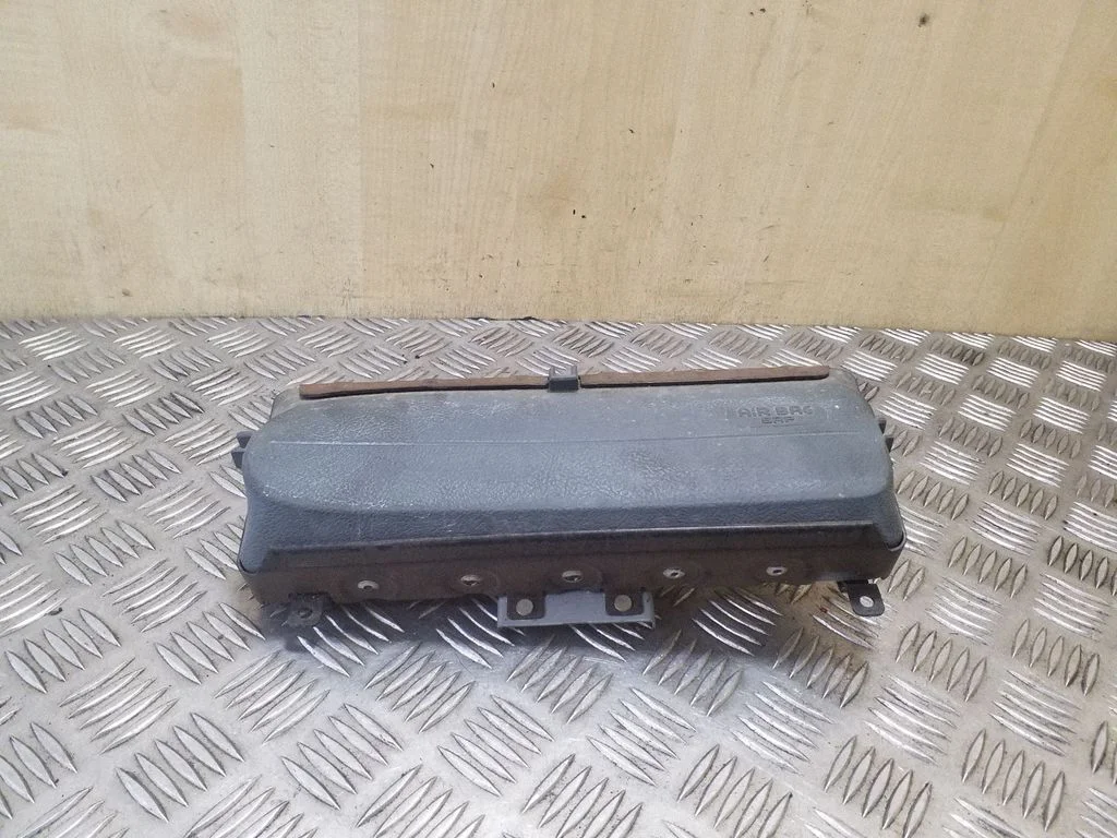 Kõrvalistuja turvapadi 7700423714A