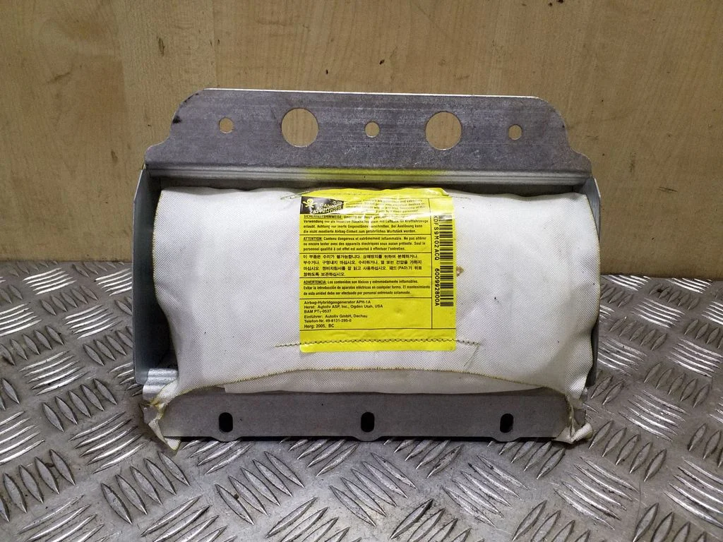 Passenger airbag – KIA Sorento (2002-2009)