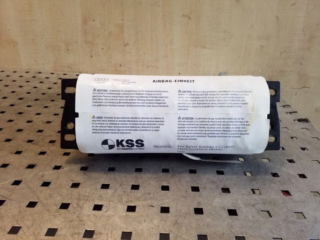 Passenger airbag 8R0880204