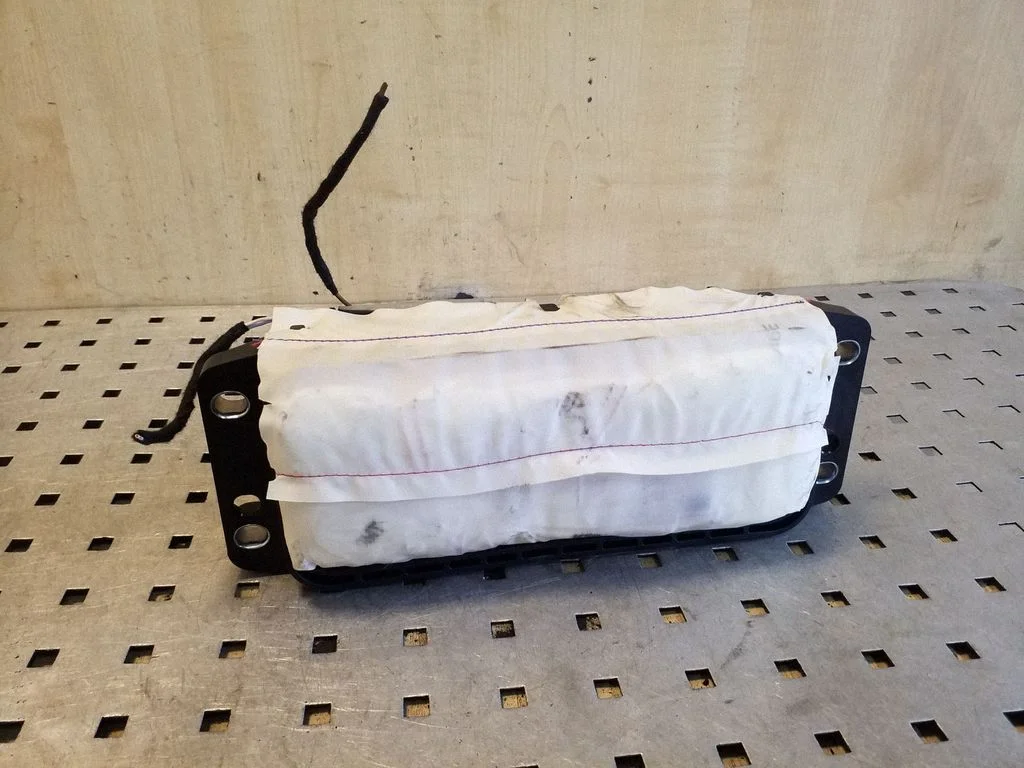 Kõrvalistuja turvapadi 4G8880204E