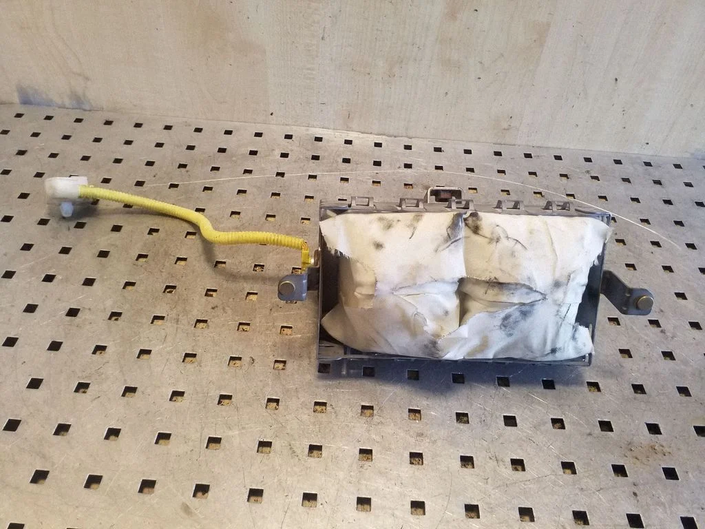 Passenger airbag