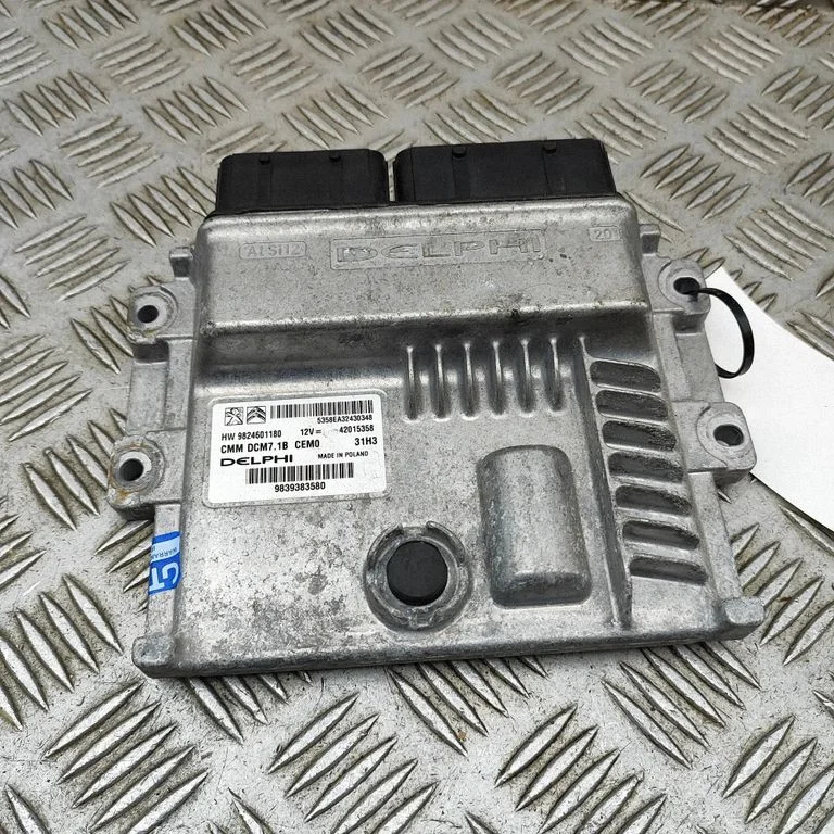 Variklio valdymo blokas