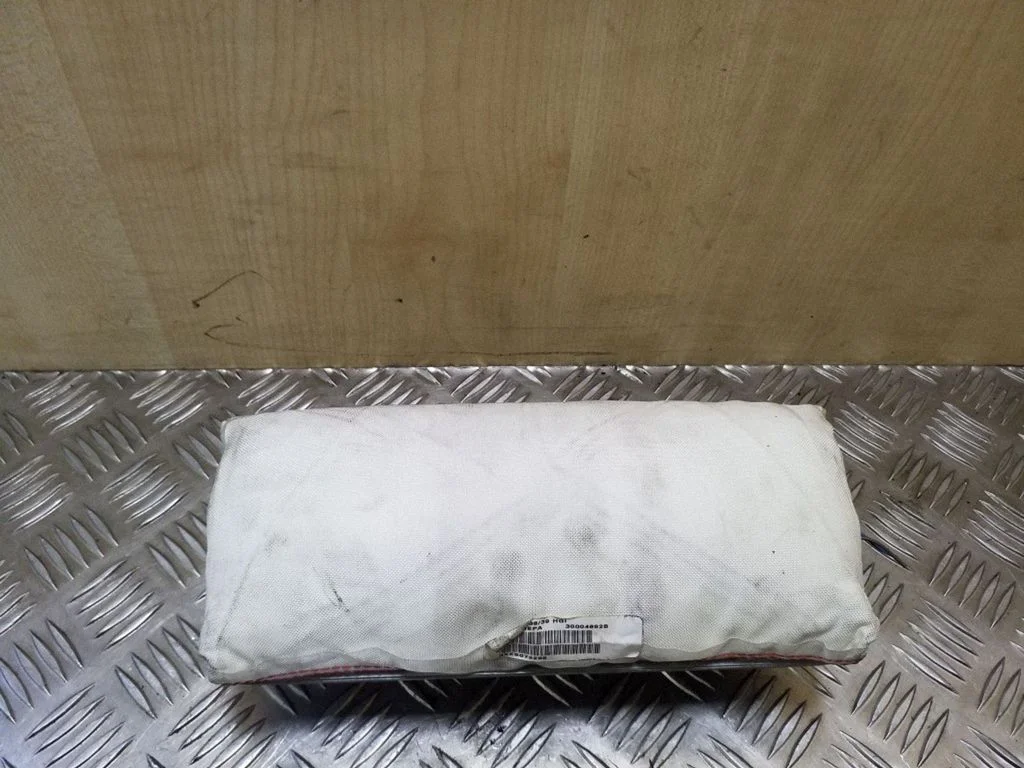 Kõrvalistuja turvapadi 39823163006L