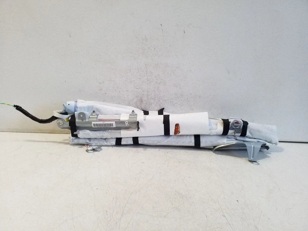 Katuse turvapadi (kardin) – Nissan Leaf I (ZE0) (2010-2017)