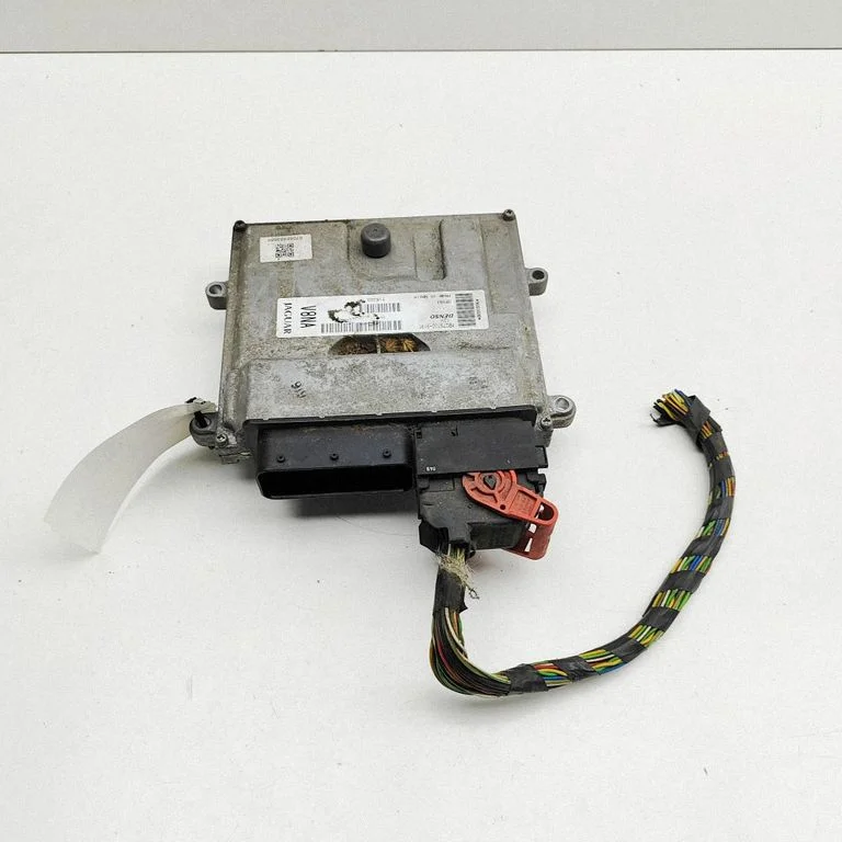 Dzinēja vadības bloks 6W8314C568AA
