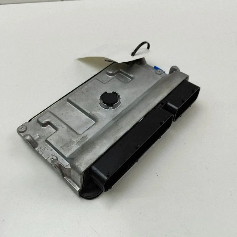 Dzinēja vadības bloks 896610UJ30
