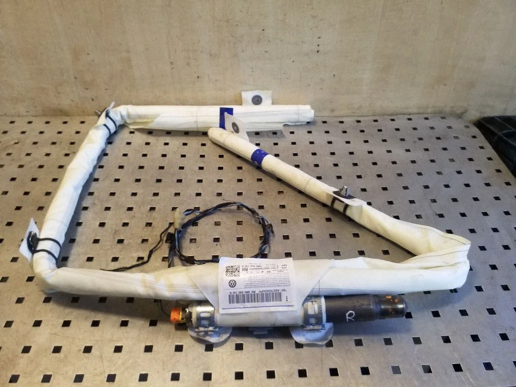 Katuse turvapadi (kardin) 5M0880742G