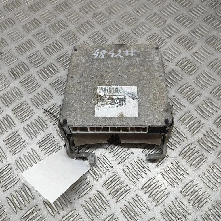 Dzinēja vadības bloks 8966102B80