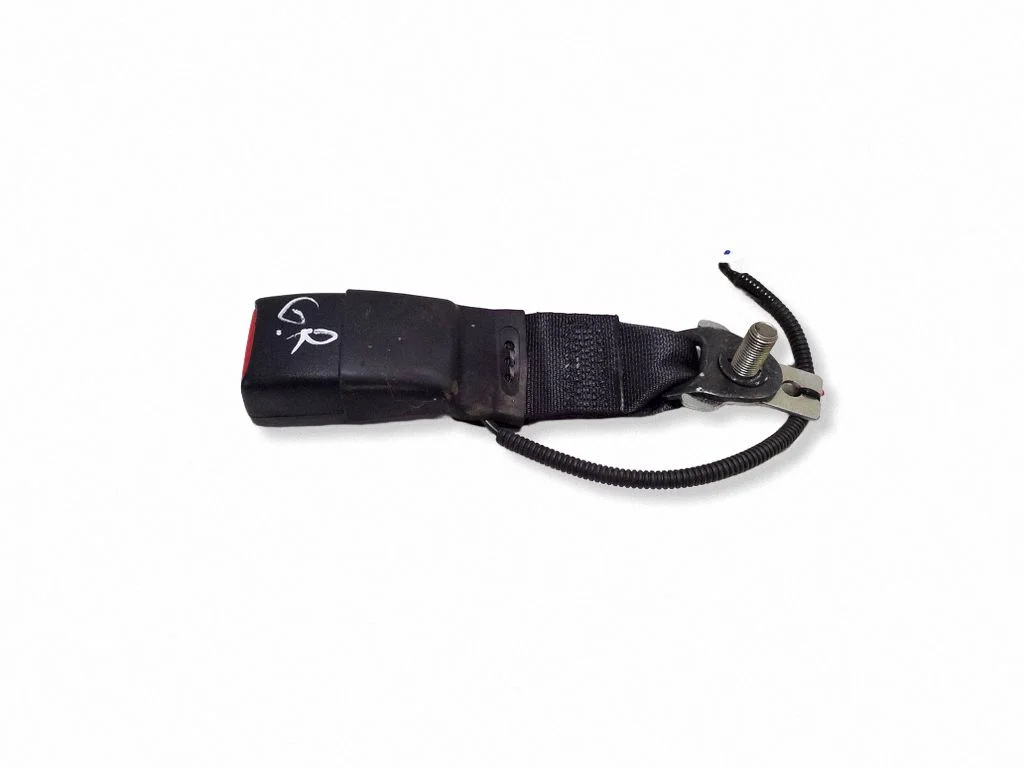 Rear seatbelt buckle