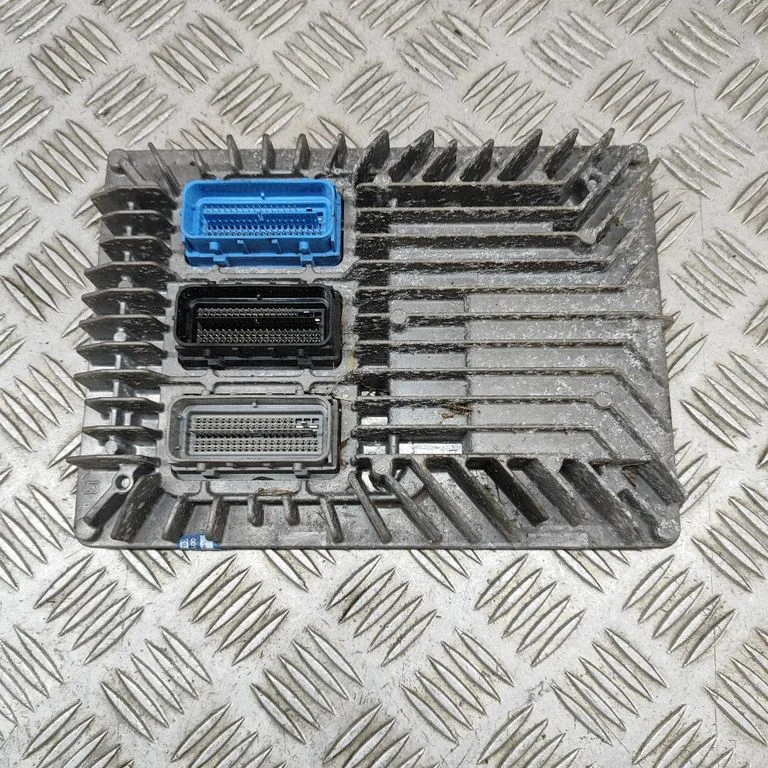 Dzinēja vadības bloks 12644446
