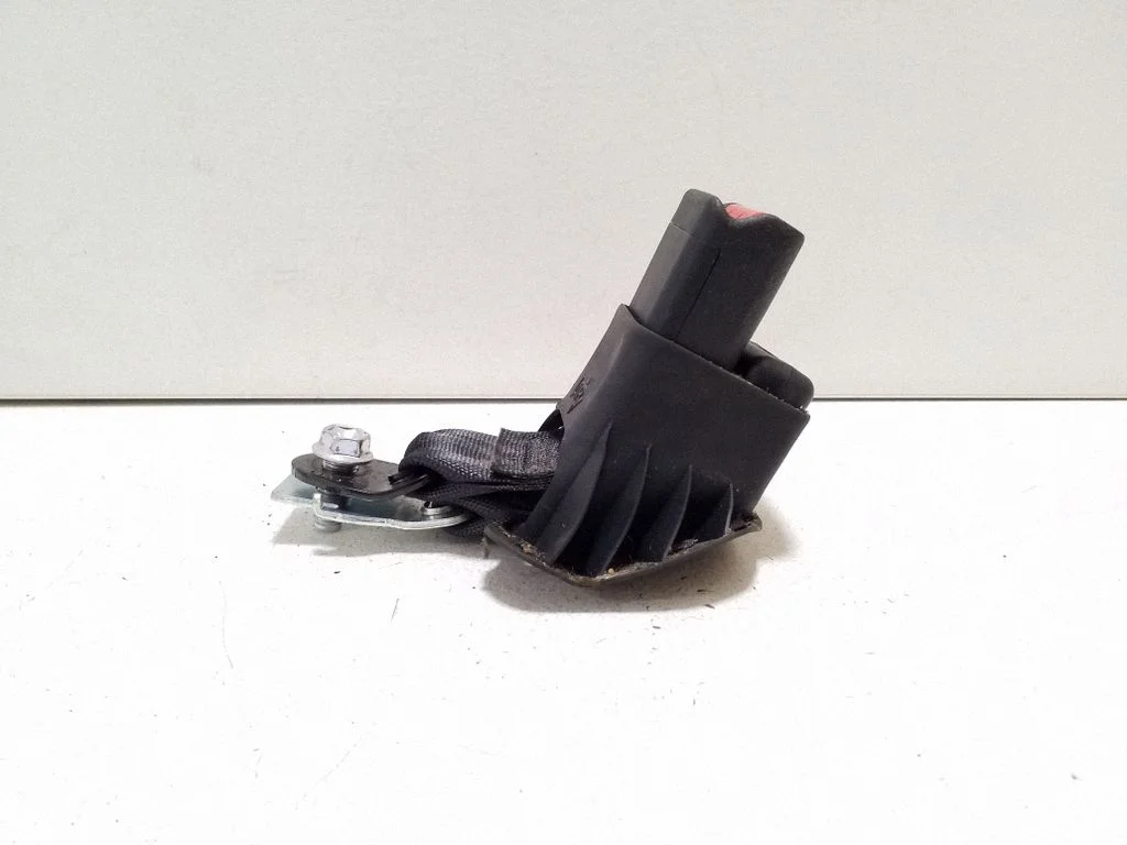 Rear seatbelt buckle – Toyota Corolla E210 E21 (2018-)