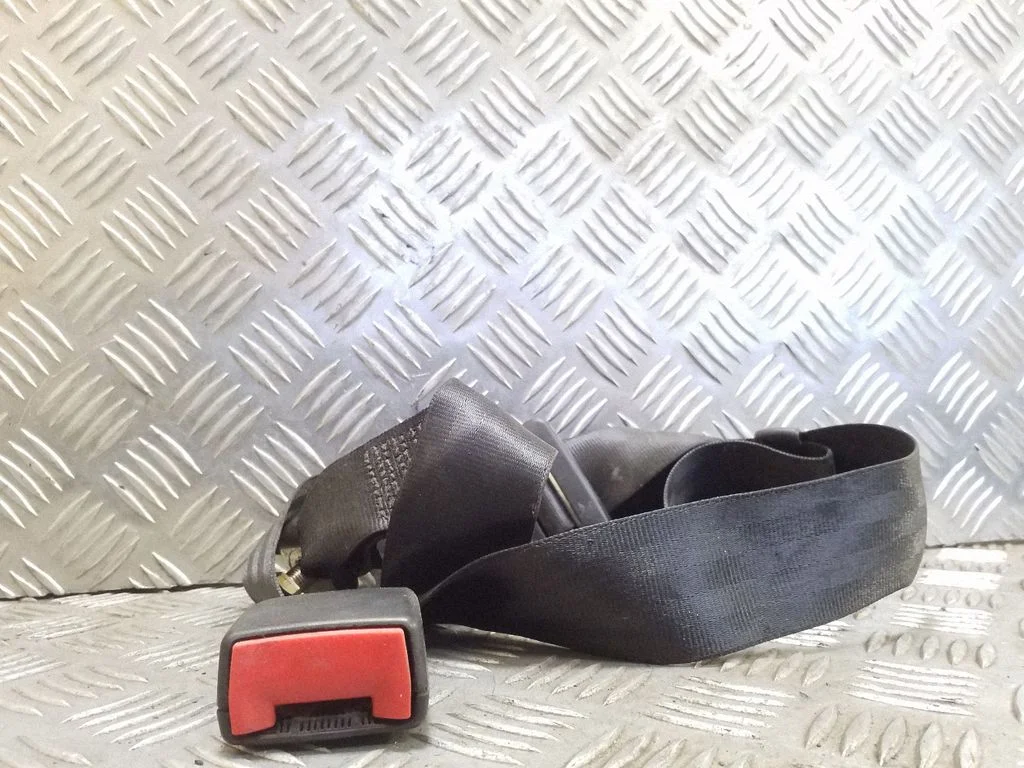 Rear seatbelt buckle – Audi A3 S3 8L (1996-2003)