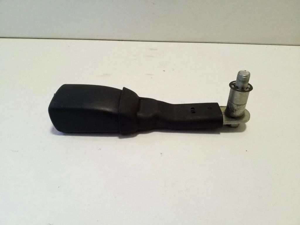 Rear seatbelt buckle – Lexus RX III (2008-2015)