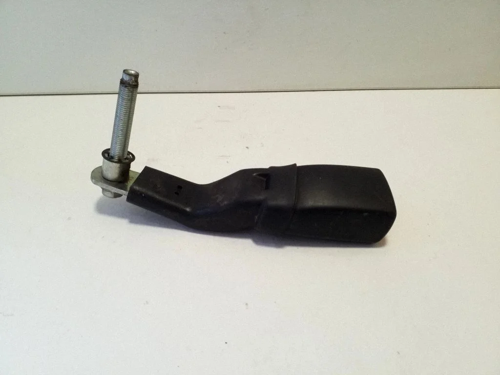 Rear seatbelt buckle – Lexus RX III (2008-2015)