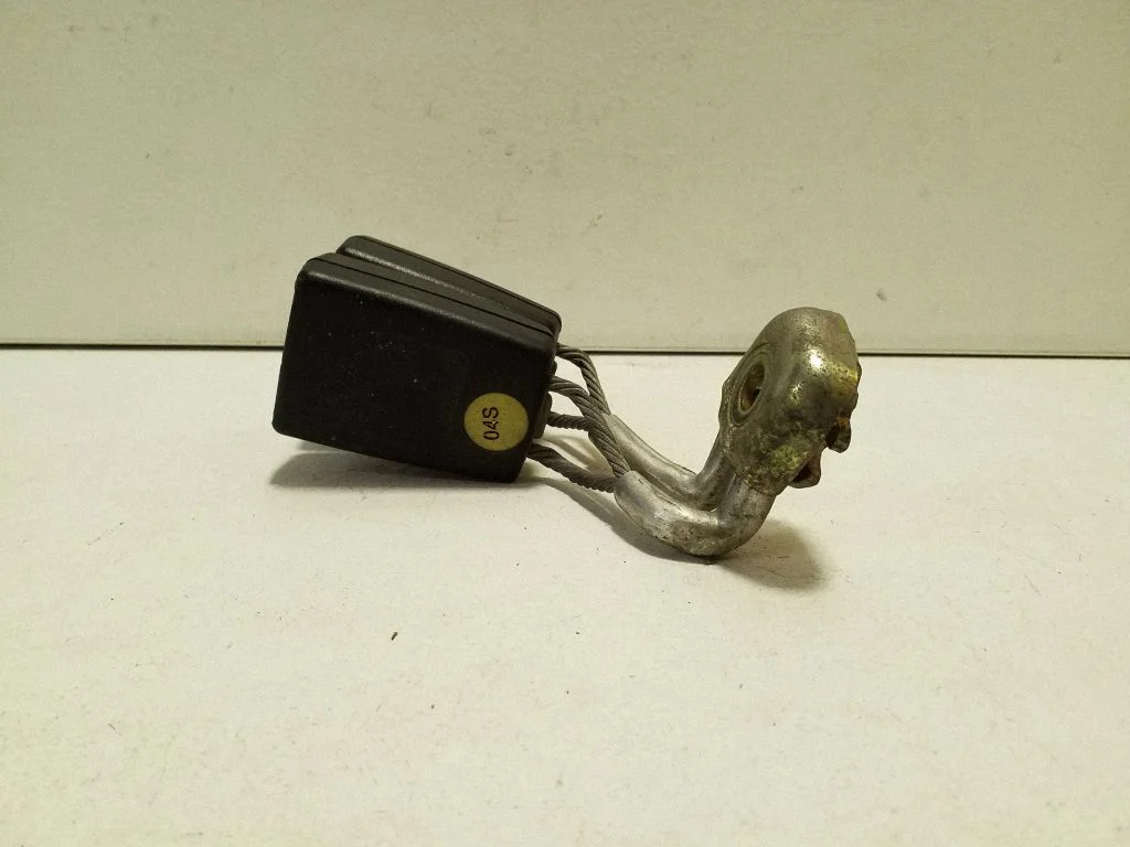 Aizmugurējās drošības jostas sprādze 3C0857739B