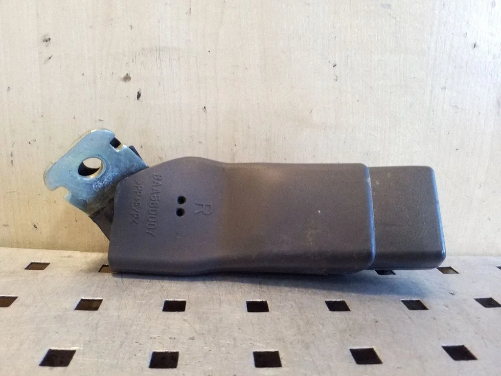 Zapięcie pasa tylne – Subaru Forester SG (2003-2005), prawa