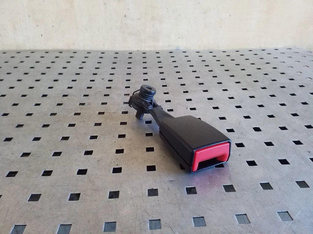 Rear seatbelt buckle 8R0857753C