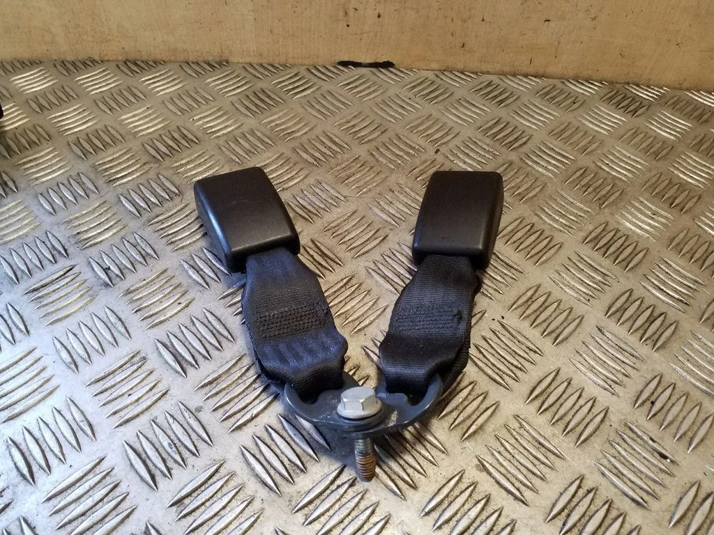 Rear seatbelt buckle 878170958R
