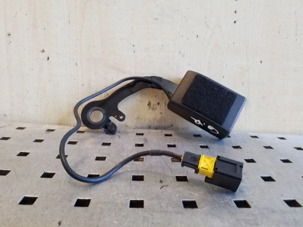 Rear seatbelt buckle – Citroen C4 Grand Picasso (2013-2018)