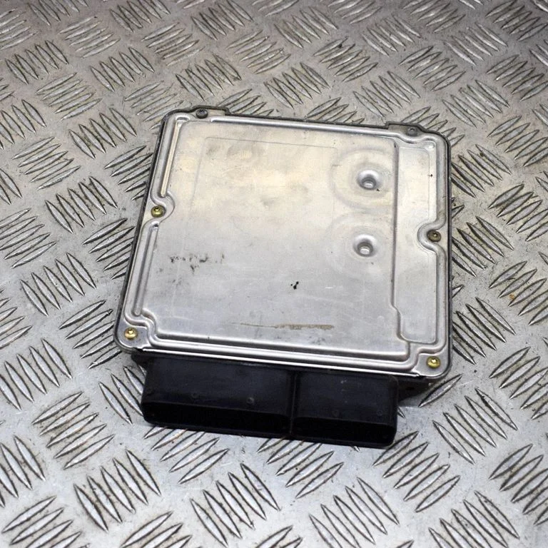 Dzinēja vadības bloks 4E0910409