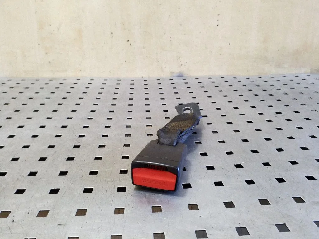 Rear seatbelt buckle – BMW X1 E84 (2009-2015)