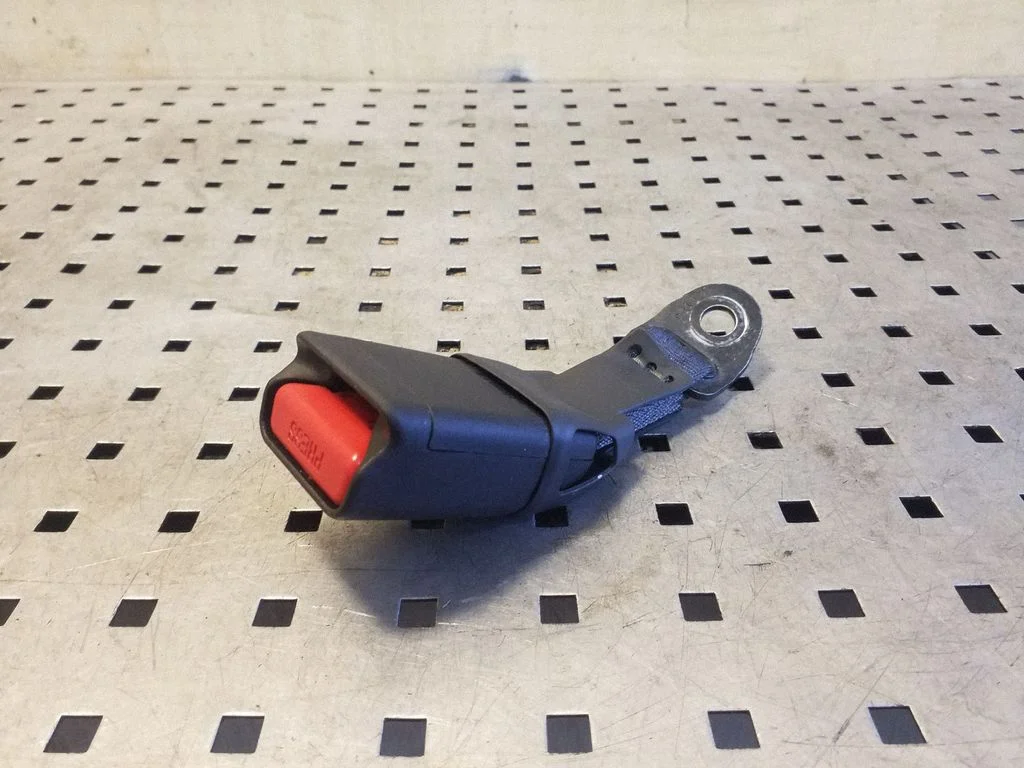 Tagumise turvavöö pannal G2285