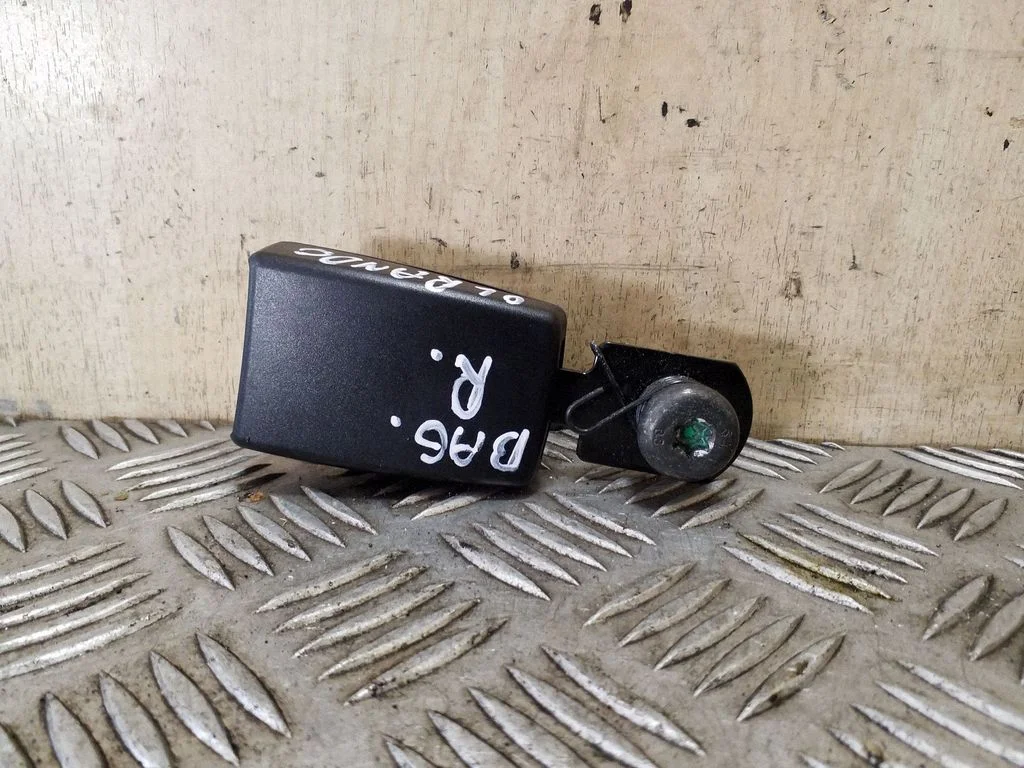 Aizmugurējās drošības jostas sprādze 13297450