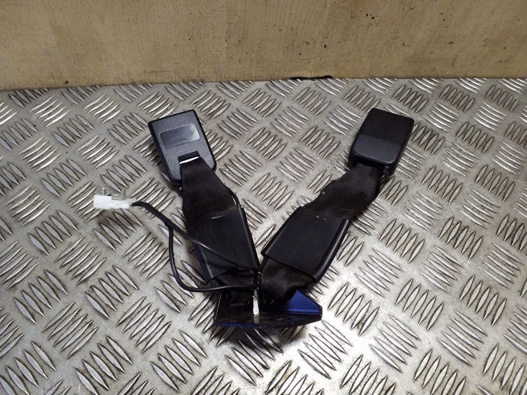 Rear seatbelt buckle – Nissan Qashqai (2006-2010)