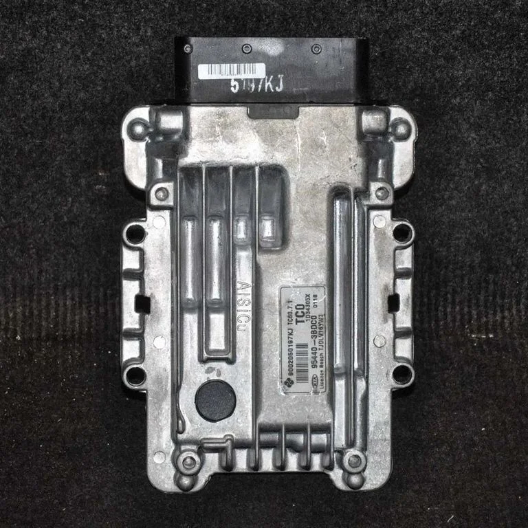 Dzinēja vadības bloks 954403BDC0 – KIA Ceed (2012-2018)