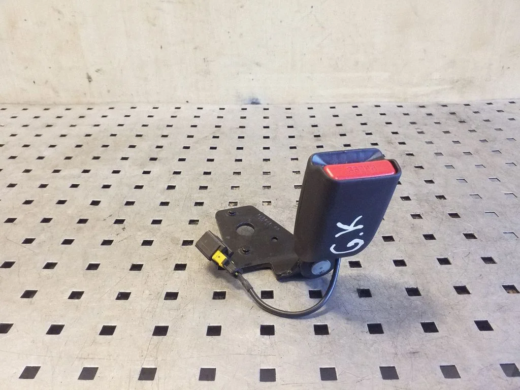 Aizmugurējās drošības jostas sprādze 96748537XT