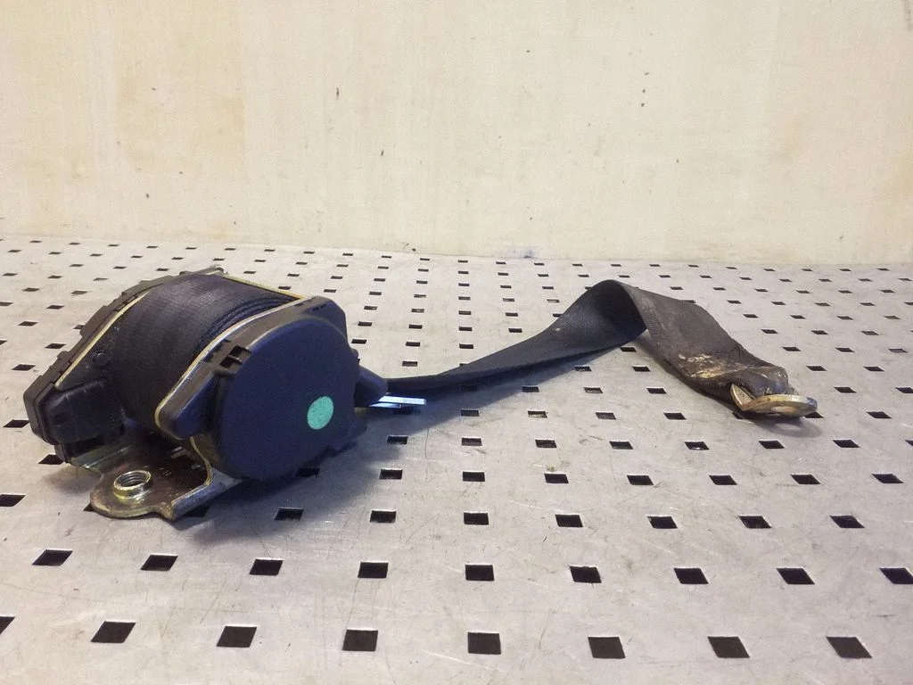 Rear seatbelt buckle 8A5857709