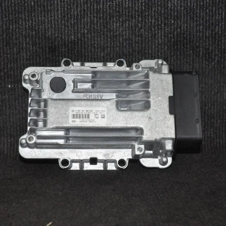 Dzinēja vadības bloks 9002051300 – KIA Ceed (2012-2018)
