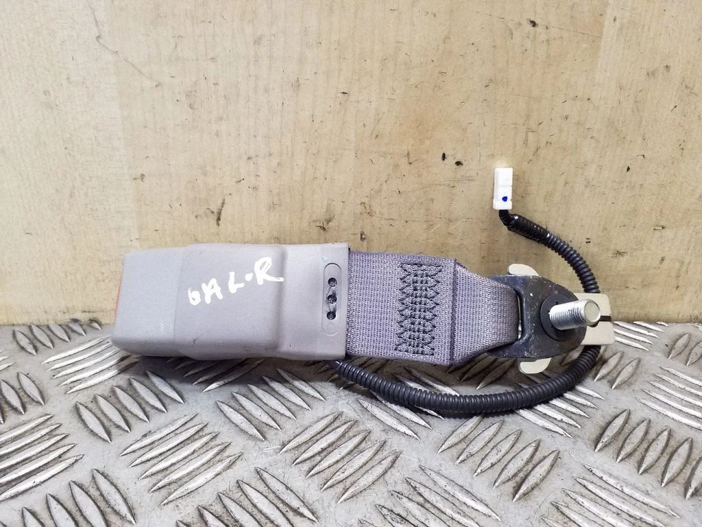 Rear seatbelt buckle