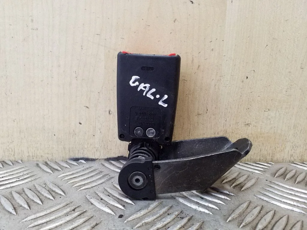 Rear seatbelt buckle 3448369