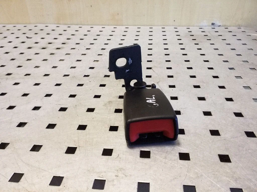 Tagumise turvavöö pannal F13274778