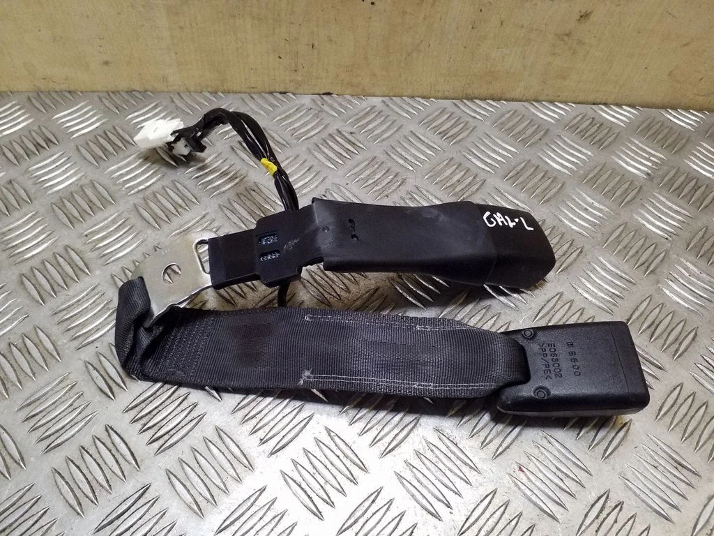 Rear seatbelt buckle E063002