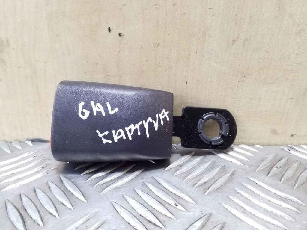 Rear seatbelt buckle