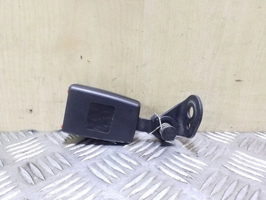 Rear seatbelt buckle – Volkswagen Passat CC (2008-2016)
