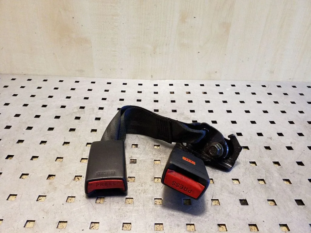 Rear seatbelt buckle LHVL1L
