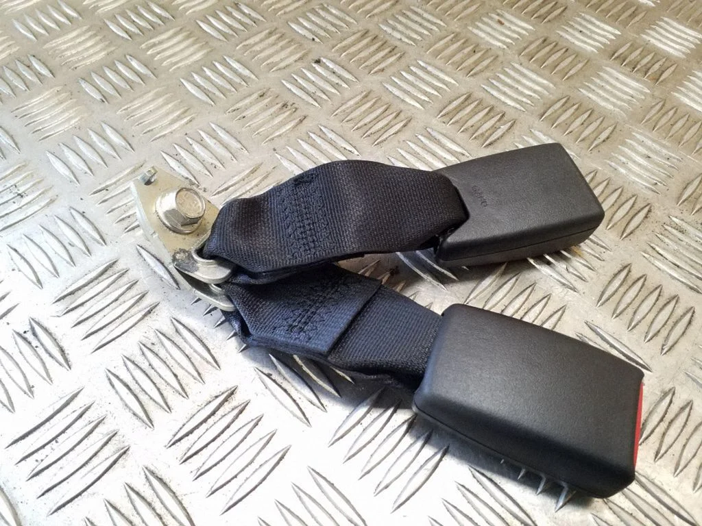 Rear seatbelt buckle – Mazda 3 II (2009-2013)