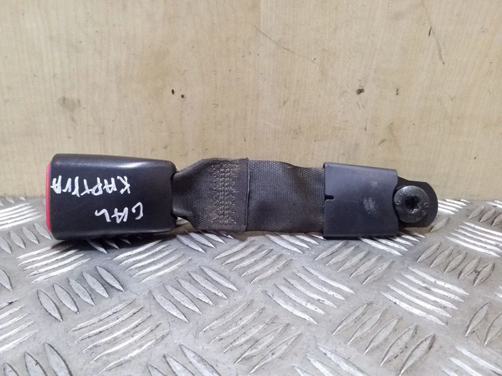 Rear seatbelt buckle
