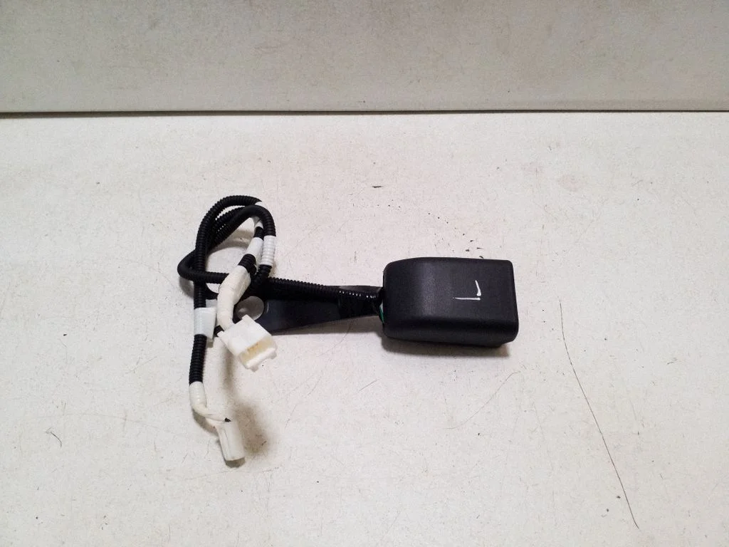 Front seatbelt buckle 8134222200