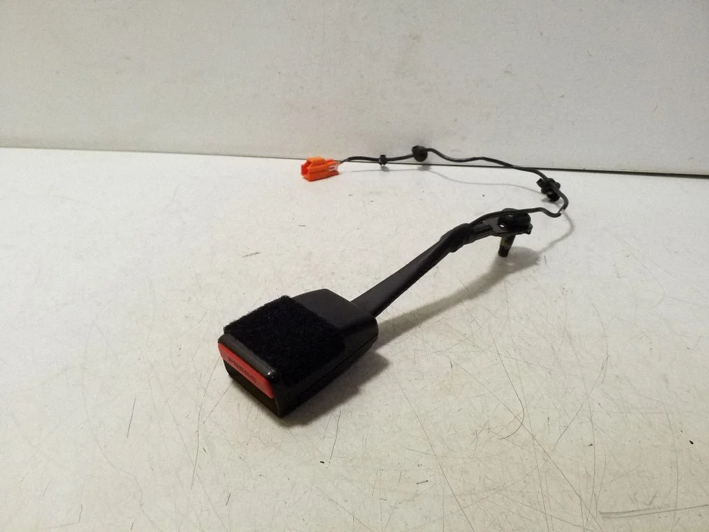 Priekšējās drošības jostas sprādze FK7261208AD