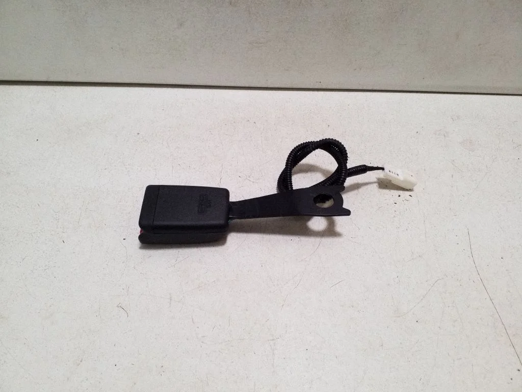 Front seatbelt buckle 8200130004