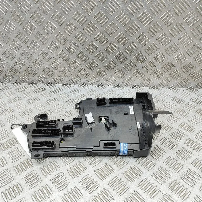 Central body control module – Tesla Model S (2012-)