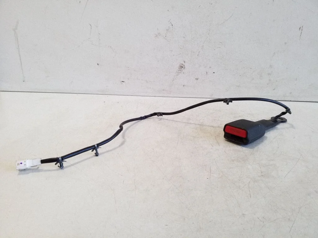 Front seatbelt buckle – Nissan Navara D23 (2015-)