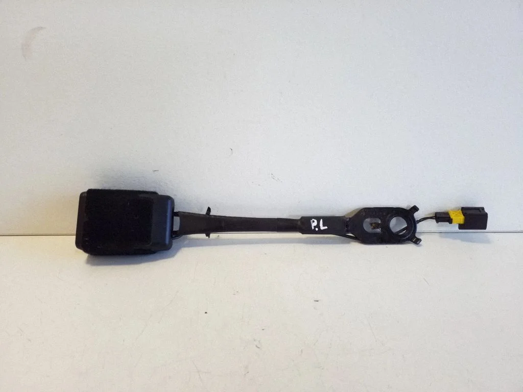 Front seatbelt buckle A6213509